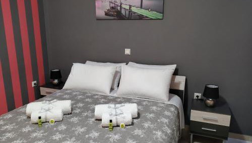 Silver Pearl Apartment - Photo 5, towels, wardrobe