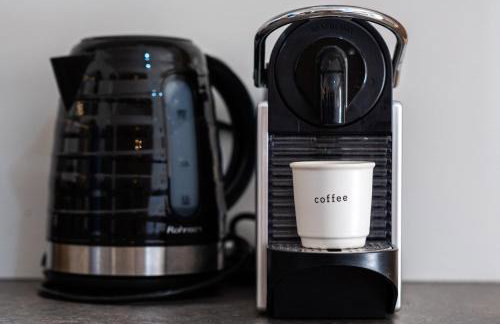 Central, Calm with Courtyard - Foto 13