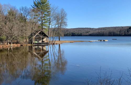 Lakefront Cabin with Private Dock Kenoza Den - Foto 17