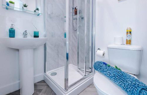 Modern 6 Bed House with Ensuites by 53 Degrees Property, Perfect for Business and Groups - Foto 10