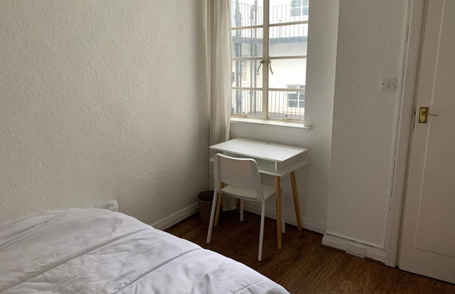 Contemporary 2 Bedroom Flat in Bayswater - Photo 11