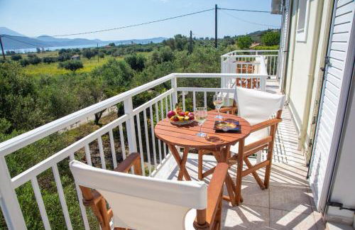 SEA & OLIVES HOUSE - Photo 3