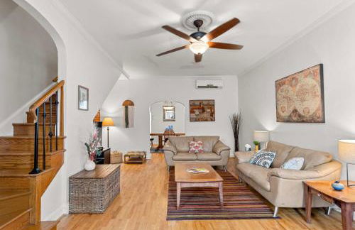 Sojourn Classic DC Rowhouse with Parking - Foto 12