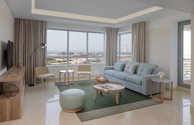 Staybridge Suites Dubai Internet City by IHG - Photo 14