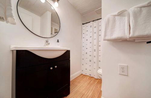 Glass Cabin Under the Pines | Hot Tub • Seclusion - Foto 13