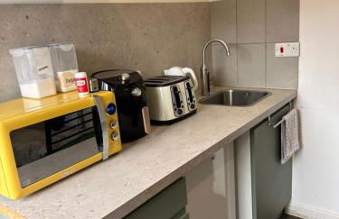 Modern flat in Egham by Royal Holloway University Royal Ascot and Windsor near Heathrow Airport - Foto 41