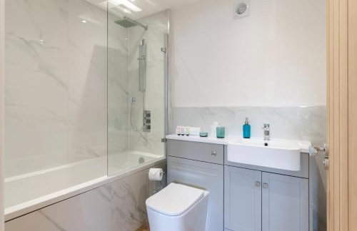 Modern 2-Bedroom Apartment in Prime Location # 1 - Foto 14