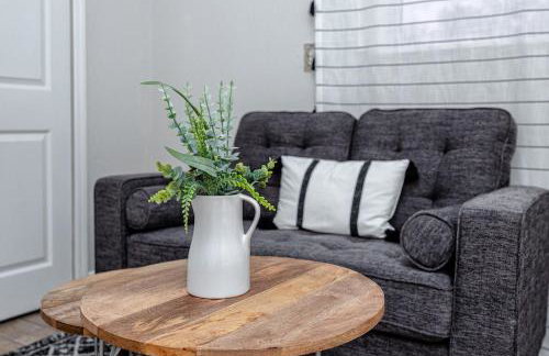 Mins to Beach - Studio Home- Walk to Downtown - Free Parking - Foto 15