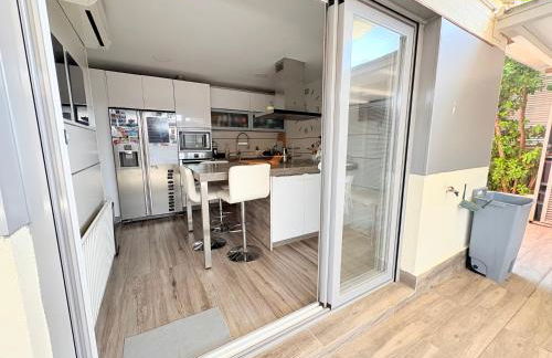 Chalet Familiar Jardín a 15 min centro y Warner - Foto 13