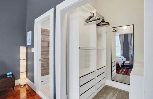 Prime location very close to downtown! - Photo 2