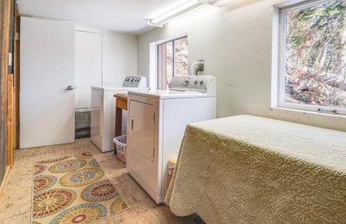 Serene Lakes Cabin with Deck Dog Friendly! - Foto 20