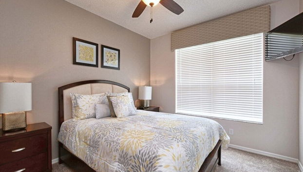 Emerald 4 bedrooms with Pool - 2201Em 4 Home by RedAwning - Foto 3, Habitación