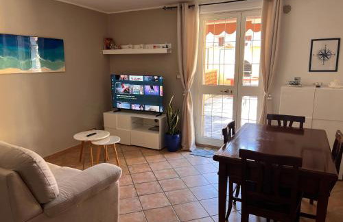 Un passo dal Mare - 50m from the Sea, with Garden, AC & WiFi - Foto 2
