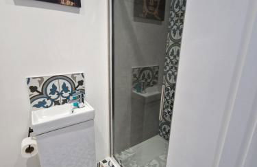 Modern & Spacious 5 Bedroom Bungalow with Parking Near Brecon Beacons & Bike Park Wales - Photo 10