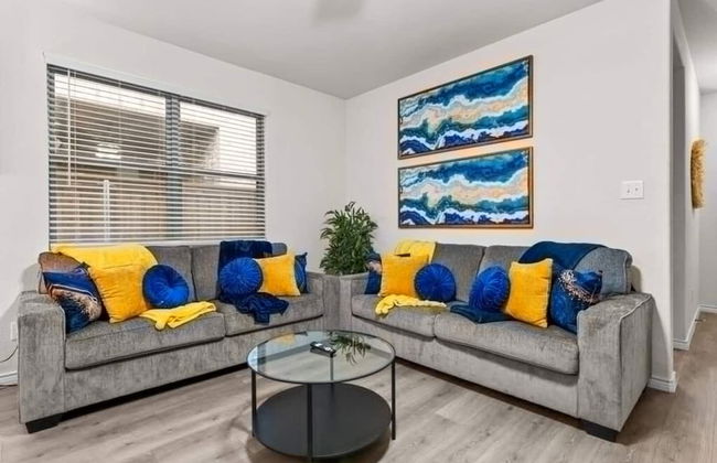 Single-level Home Game Area Ideal for Long Stays - Foto 1