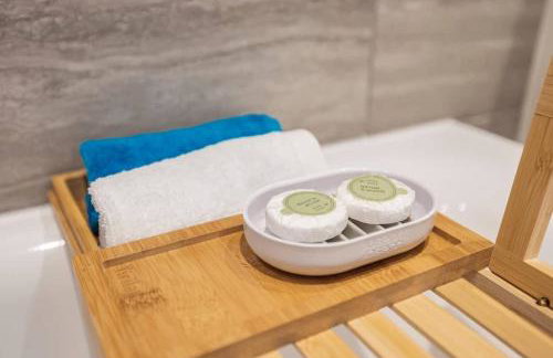 Stylish 1-Bed Luxury Retreat - Photo 14