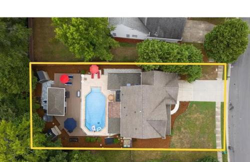 Tropical Oasis with Tiki Bar, Firepit, Seasonal Pool - Foto 28