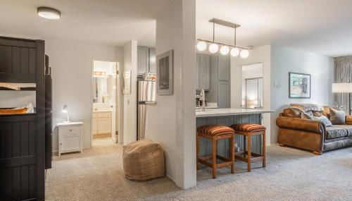 Crestview #3 bldg C 1 Bedroom plus Den / 2 Bathroom, close to town shuttle and short walk to village - Foto 3