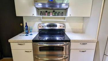 Stay by the Bay - Photo 4, stove, pet friendly