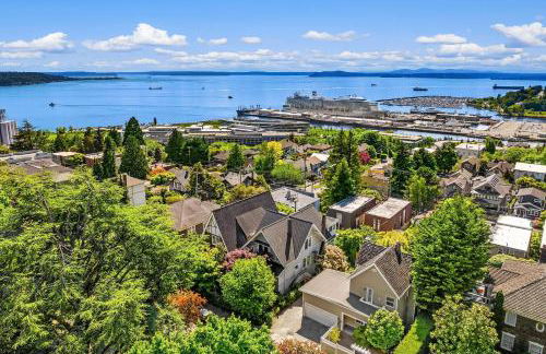Modern Queen Anne Home with Stunning Water Views - Foto 46