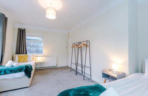 3BR Home Sleeps 6 Perfect for Short and Long Term Stays - Foto 9