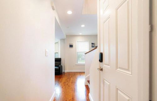 988 - 2 4BR Boston Cozy Getaway near Geneva Cliffs - Foto 13