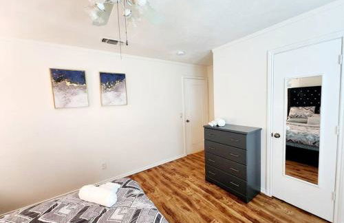 Newly remodeled 5BR 3BA w/pool 16 ppl - Photo 30