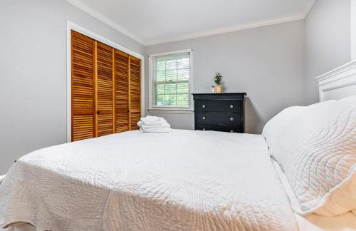 Southern Charm 2BR Greensboro Nest - Foto 26