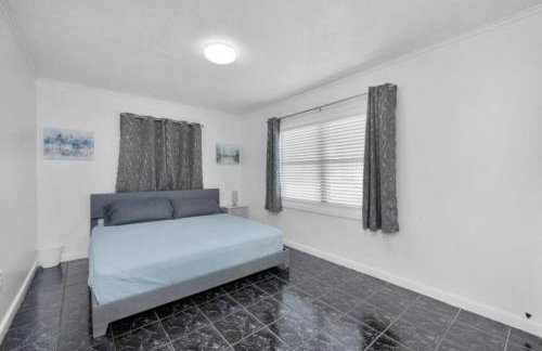 Spacious Home Minutes to the Beach - Foto 17