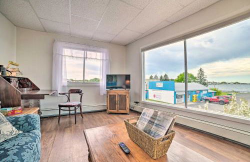 Walkable St Ignace Condo with Lake Huron Views - Foto 6