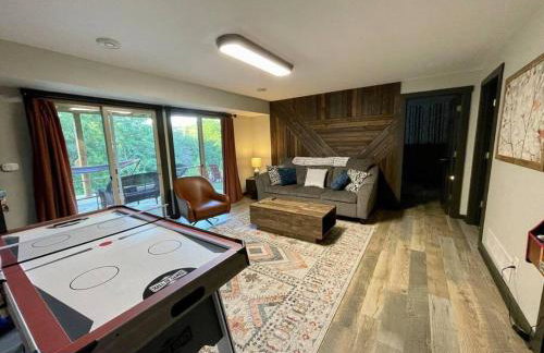 Gorgeous cabin 3bdrm/3bth, hot tub, fireplace, kid/pet friendly - Foto 55
