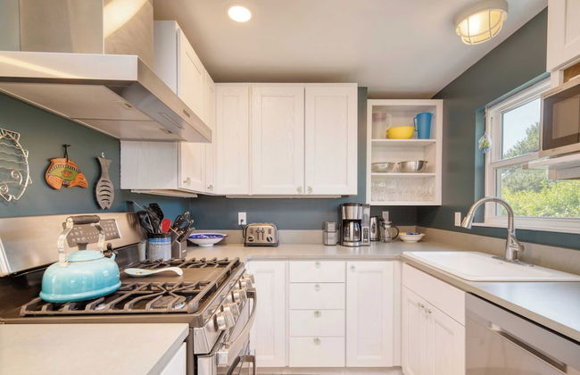 Beach Pines Bungalow by Avantstay Classic Cottage Steps to the Beach w/ Private Yard - Foto 14