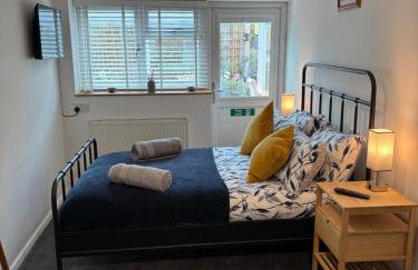 Cozy & Self Contained Garden Bungalow - Foto 15