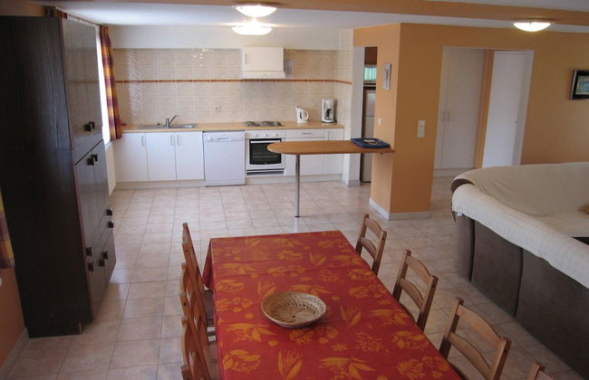 Spacious Stay With Terrace - Photo 18