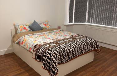 Lovely Hillingdon Family Holiday Home - 6 bedrooms - Foto 26