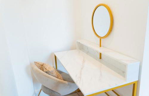 Modern Entire Unit 3BR, 3BA, balcony, 86inch TV - 15mins to city - Foto 16