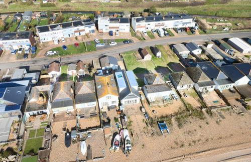 Bucket and Spades- Right on the Beach - Foto 5