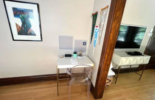 Irving Park updated vintage top unit 2-flat - Photo 10