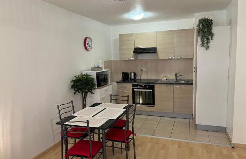 Le gîte de Marc - Parking privé gratuit + terrasse - Foto 8