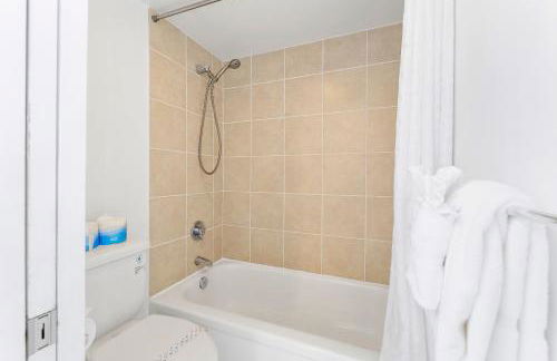 36Fl with Ocean View, Mins to Waikiki Beach, Parking - Foto 44