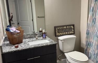 Lux High Rise one stop 2 bedroom private Share kitchen Professional Respected apartment - Foto 9