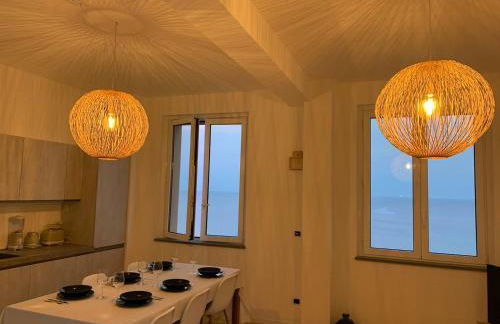 Incanto sul mare con enorme terrazza e piscina - Foto 14