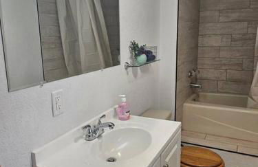 Spacious Duplex by Fairgrounds & Downtown with Fire Pit - Foto 12