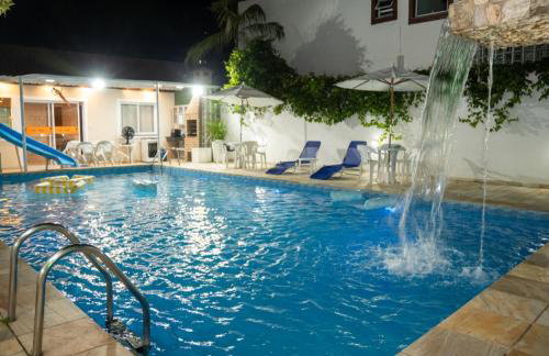 Casa Premium Piscina Privativa Gigante com Escorregador Próxima à Praia - Foto 2