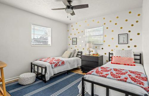 Stylish 3BR 2BA House Minutes from PCB - Book now - Foto 15