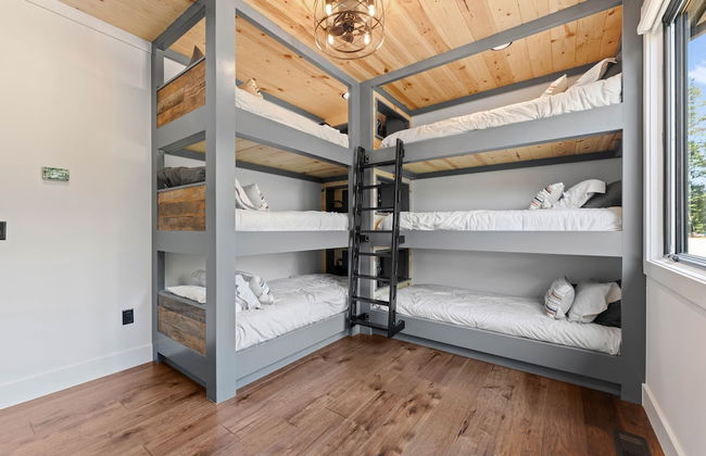 Gray Fox Lodge by Avantstay Waterslide Pool Theater Sleeps 23 - Foto 34