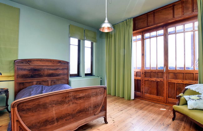 A Beautiful Art Nouveau House With an Enormous Garden - Foto 5