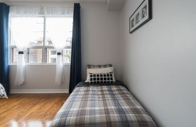 Applewood Suites - 4 BDRM King West - Photo 5