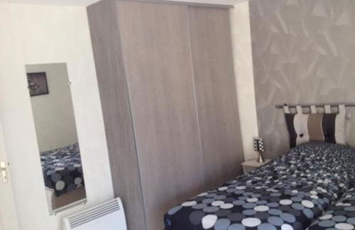 Charmant Gîte à Étain, Tout Inclus, Proche Verdun avec Terrasse et Parking - FR-1-585-3 - Foto 11