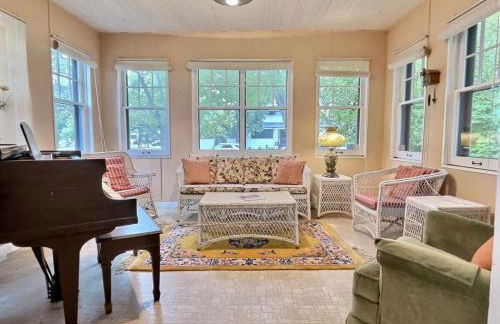 Historic McDowell House Antique Charm by Hospital - Foto 13